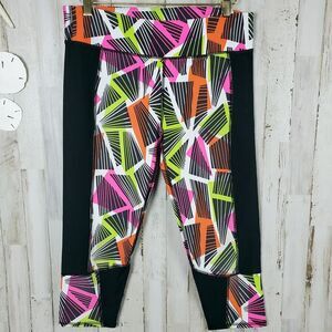 Fabletics Powerhold Capri Leggings Black Tribal Geo Print Size Large